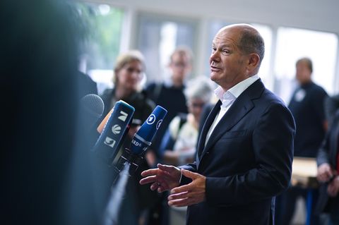 Olaf Scholz spricht vor Journalisten