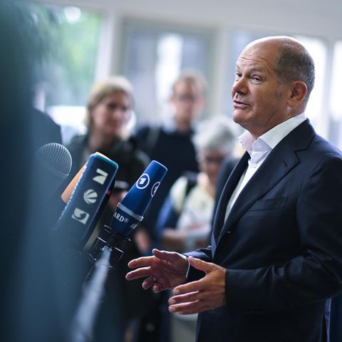 Olaf Scholz spricht vor Journalisten