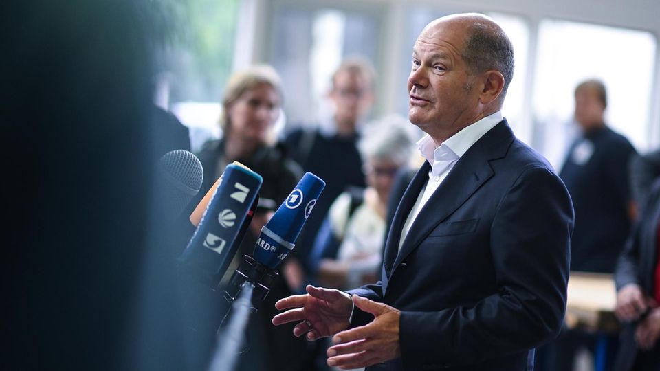 Olaf Scholz spricht vor Journalisten