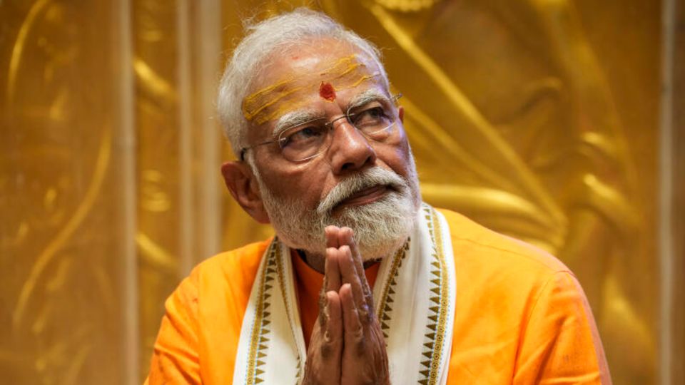 Indiens Premierminister Narendra Modi beim Gebet im Kashi-Vishwanath-Tempel