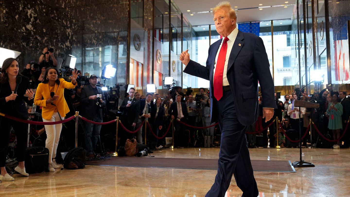 Donald Trump loses in the courtroom, but wins on the donations front