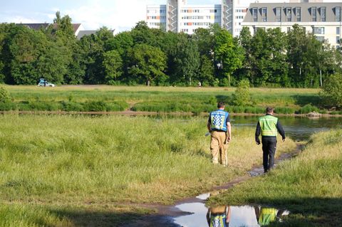 An Pfingsten ist im Dresdner Elbufer ein Blitz eingeschlagen.Dabei waren zehn Menschen verletzt worden, ein Mann erlag später seinen Verletzungen.
