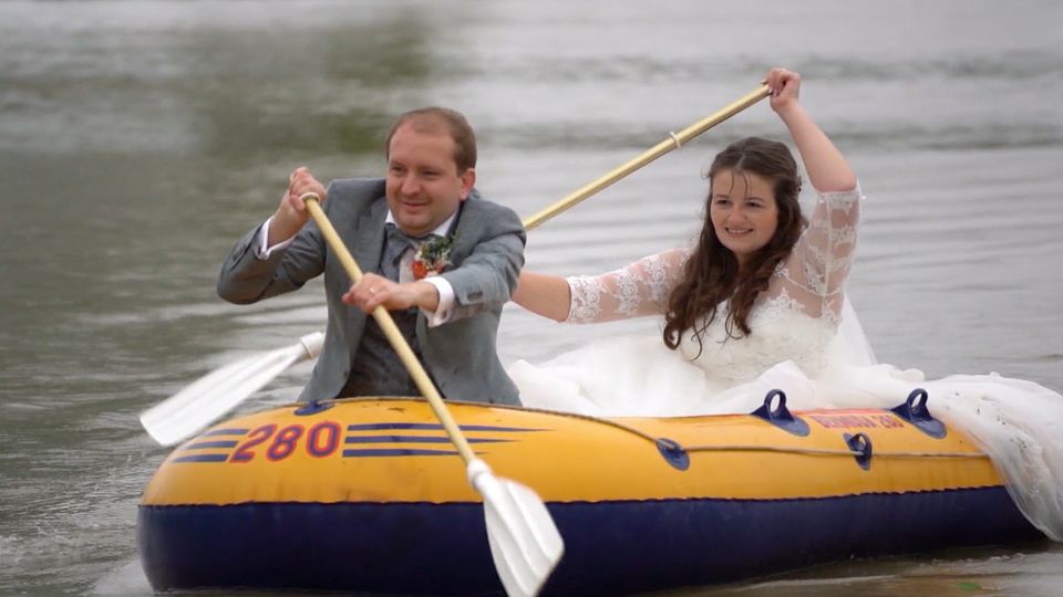 Hochzeit trotz Hochwasser: Dieses Paar stoppt nichts