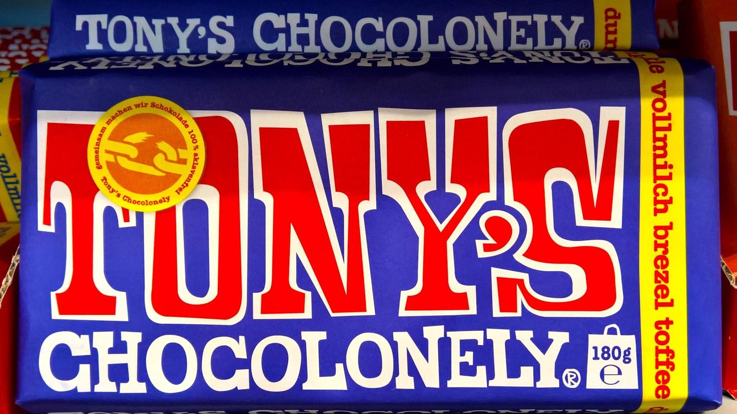 So ist zum Beispiel Milka erst 2024 gegen Schokoladenhersteller Tony’s Chocolonely vorgegangen. Dieser hatte eine faire und nachhaltige Alternative zur Milka-Tafel auf dem Markt gebracht – ganz bewusst in einem Lilaton. Tony's verlor den Rechtsstreit und verkauft sein Produkt nun in grauer Verpackung