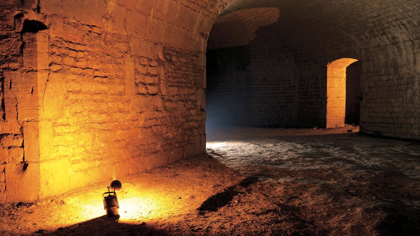 D-Day: Bunker von Caen unter der "Rue d'Authie"