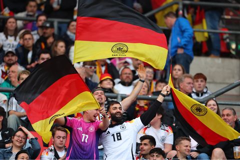 Deutsche Fans beim Testspiel zur Fußball-EM gegen die Ukraine