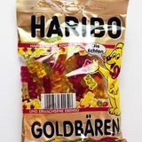 Beide sind von goldener Farbe, knuffiger Gestalt und süß im Geschmack, doch grün sind sich die Gummibärchen von Haribo und die Schokoladen-Bären von Lindt nicht. 2015 war Haribo der Meinung, dass der physische Lindt-Teddy die Rechte an der Wortmarke "Goldbär" verletzt – und zog vor Gericht