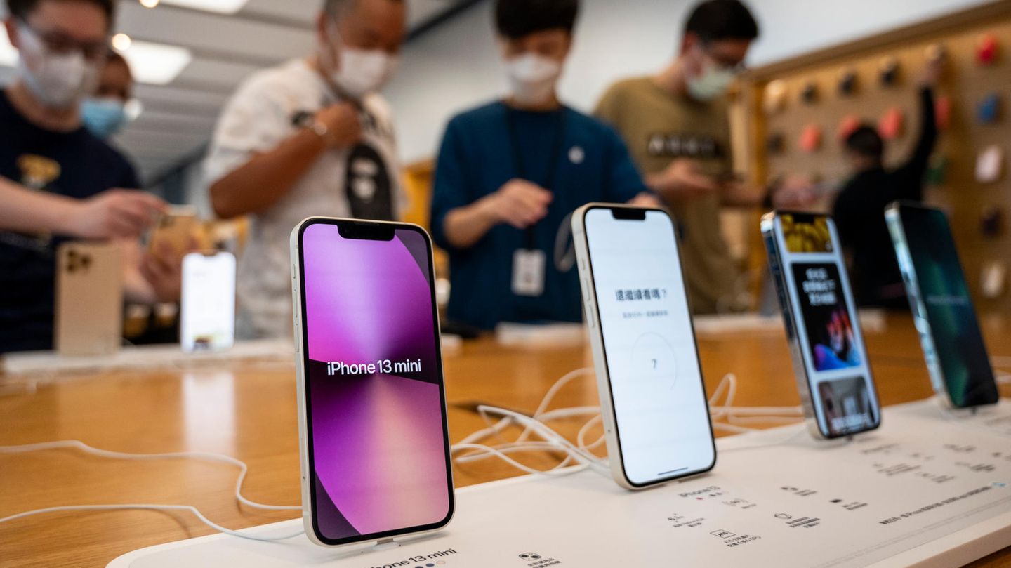 iPhones in einem Apple Store