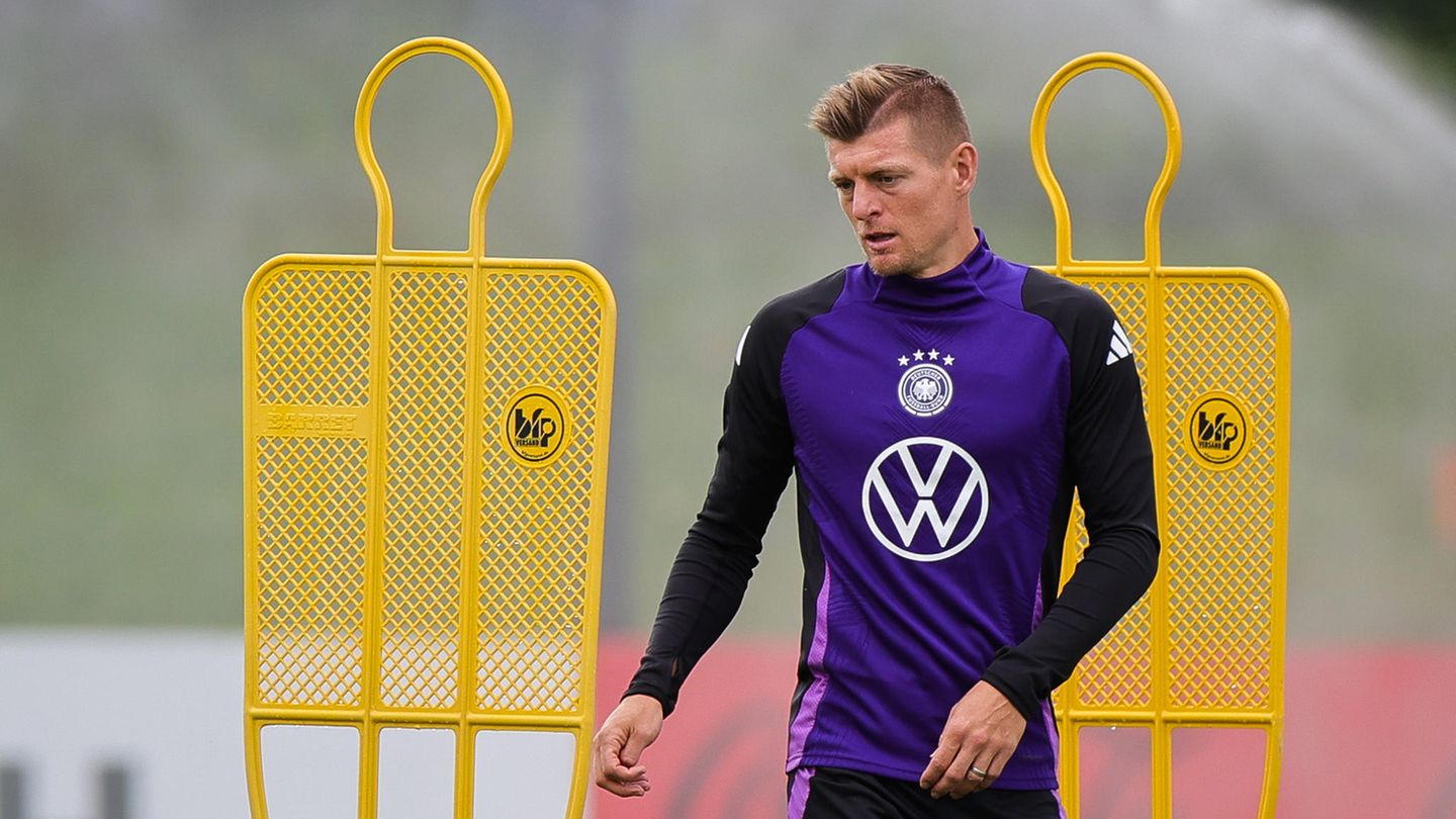 Toni Kroos, Deutschland, bisher Real Madrid (bald Karriereende), 34 Jahre alt, fehlte bei der WM in Katar und feiert jetzt sein Comeback auf der großen EM-Bühne