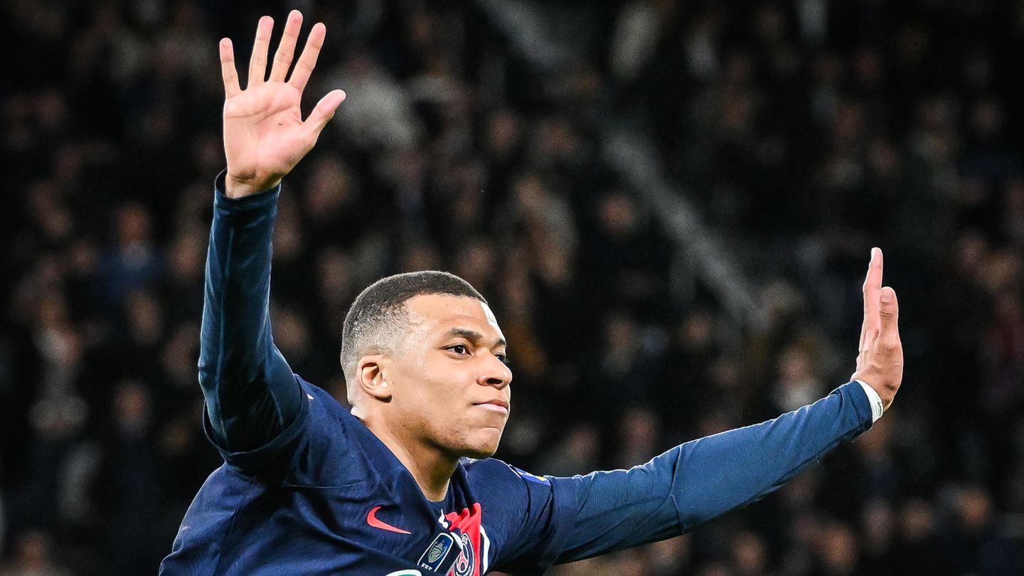 Kylian Mbappé, Frankreich, 25 Jahre alt, bester Fußballer der Welt, spielte für Paris Saint-Germain und bald für Real Madrid.