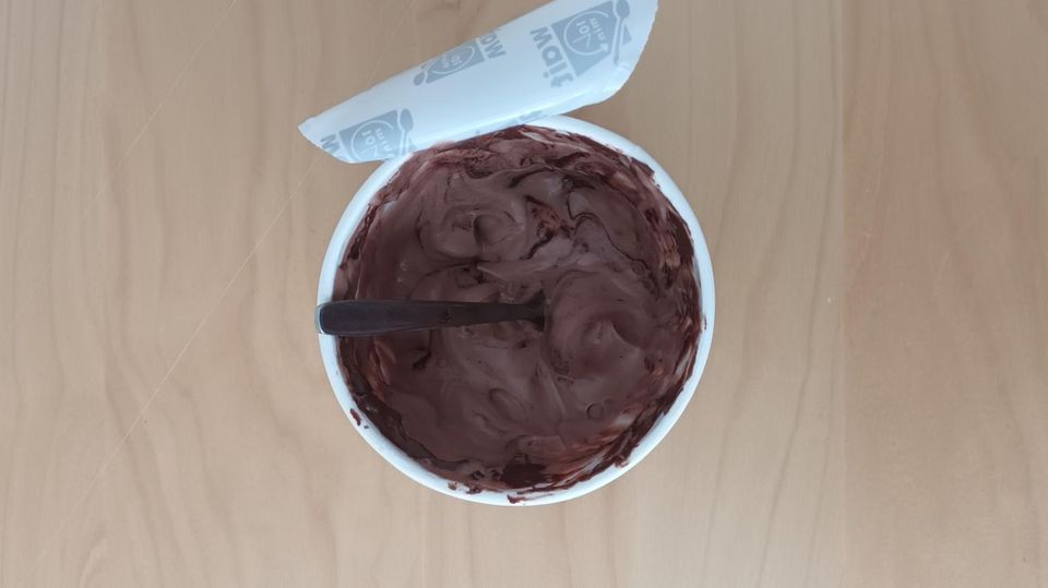 "Nicht auf einmal essen": Als das Eis zu schmelzen beginnt, erinnert es doch an den Brotaufstrich. Als das Eis zu schmelzen beginnt, erinnert es doch an den Brotaufstrich.