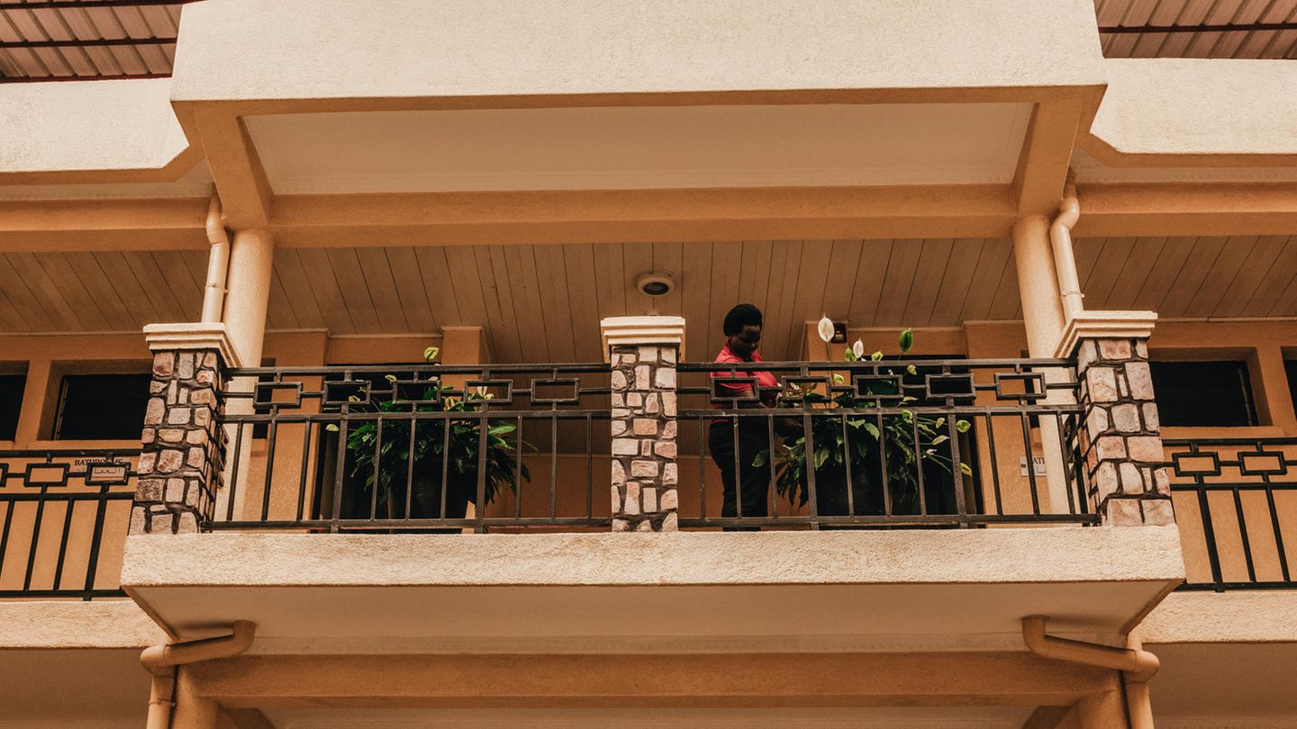 Kigali: In dieses Hotel in Ruanda will Großbritannien Geflüchtete abschieben – jetzt steht es seit zwei Jahren leer
