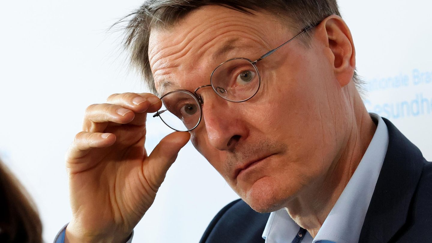 Kritik am neuen Bundes-Klinik-Atlas: Archiv-Aufnahme von Bundesgesundheitsminister Karl Lauterbach (SPD)