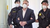 Julian Hessenthaler, 43, ist der Urheber des "Ibiza-Videos", über das der frühere Vizekanzler heinz Christian Strache stürzte – und damit die Koalition mit der ÖVP des Sebastian Kurz. Der Zeuge im Wiener Theater-Prozess wurde im Nachgang der Ibiza-Affäre in einem rechtsstaatlich fragwürdigen Verfahren zu einer langen Gefängnisstrafe verurteilt