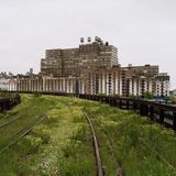 2009 sind die Gleise auf dem Viadukt überwachsen. 1934 war die Hochbahntrasse gebaut worden, damit Güterzüge ihre Ware direkt in die oberen Stockwerke der Fabriken und Lagerhäuser an der Westseite Manhattans liefern konnten. 1980 fuhr der letzte Güterzug über die Hochstrecke. Auch ihr Abriss stand im Raum, eh sich New York für die Idee eines Parks auf den Gleisanlagen begeistern konnte.
