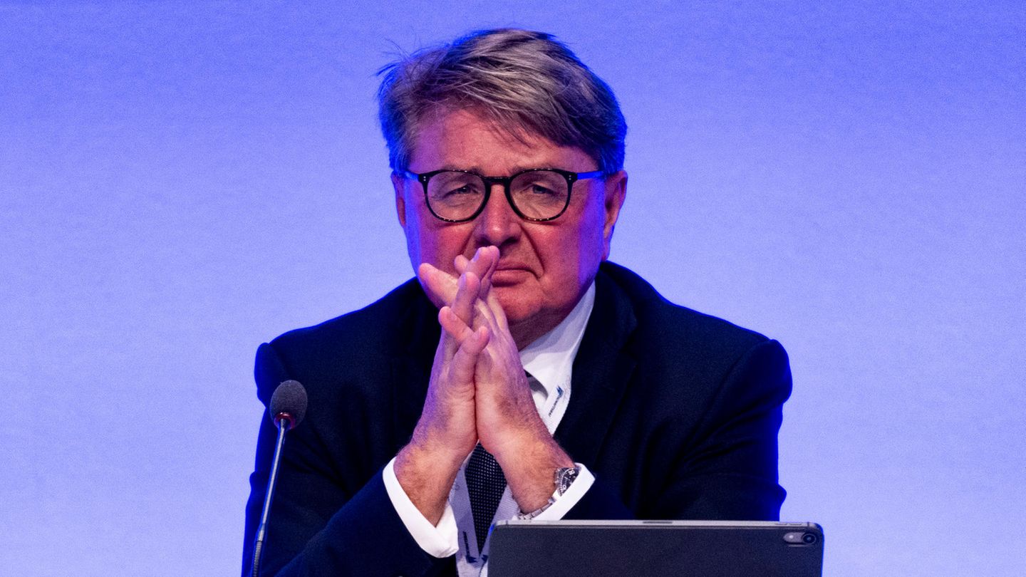 Right-wing circles celebrate angry speech by stock exchange CEO Theodor Weimer
