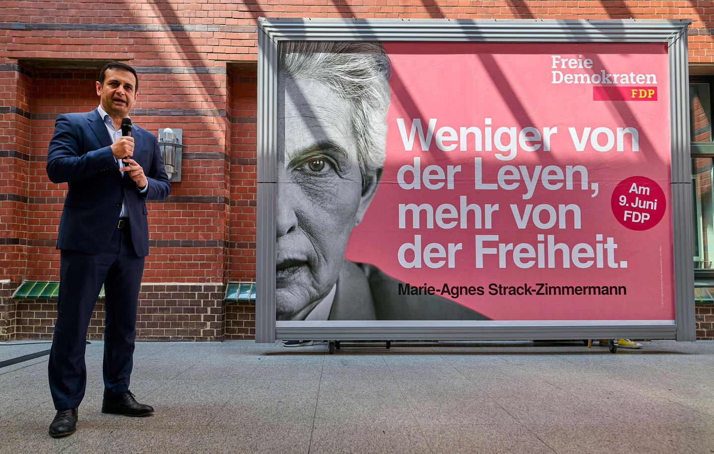 Strack-Zimmermann klar gegen Ursula von der Leyen