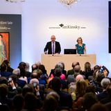 Bild von der Auktion des "Bildnis Fräulein Lieser" von Gustav Klimt im April 2024 in Wien