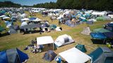 Keine 24 Stunden später sah die Welt schon wieder ganz anders aus: Seit Donnerstag zeigte sich das Wetter in der Eifel von seiner besten Seite: Sonnenschein, Temperaturen knapp über 20 Grad und nur ein lauer Wind. Perfekte Festival-Bedingungen.