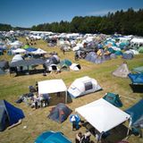 Keine 24 Stunden später sah die Welt schon wieder ganz anders aus: Seit Donnerstag zeigte sich das Wetter in der Eifel von seiner besten Seite: Sonnenschein, Temperaturen knapp über 20 Grad und nur ein lauer Wind. Perfekte Festival-Bedingungen.