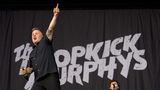 Musik gibt es bei Rock am Ring und Rock im Park natürlich auch. Am Freitag heizten die Dropkick Murphys den Fans in Nürburg gehörig ein. Die Band aus Boston war vor zwei Jahren das letzte Mal auf den Zwillingsfestivals zu Gast.