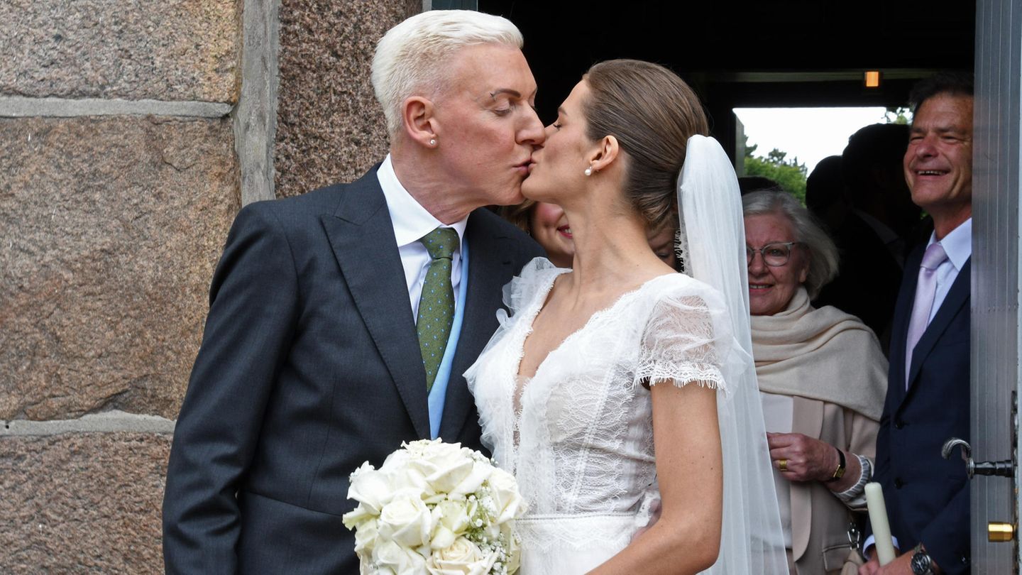 People of today: HP Baxxter marries his young girlfriend