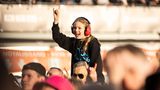 Früh übt sich, was ein Rockfan werden will: "Billy Talent" bereiten diesen jungen Fan ganz offensichtlich Freude – selbst bei reduzierter Lautstärke