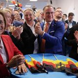 AfD-Chef Tino Chrupalla hat das Ergebnis seiner Partei bei der Europawahl als "historisch" bezeichnet. "Wir haben ein Super-Ergebnis erzielt, und ich denke, das wird im Laufe des Abends auch noch weiter nach oben gehen", sagte Chrupalla. Die AfD konnte ersten Prognosen zufolge im Vergleich zur Europawahl 2019 von 11 auf 16 bis 16,5 Prozent zulegen.