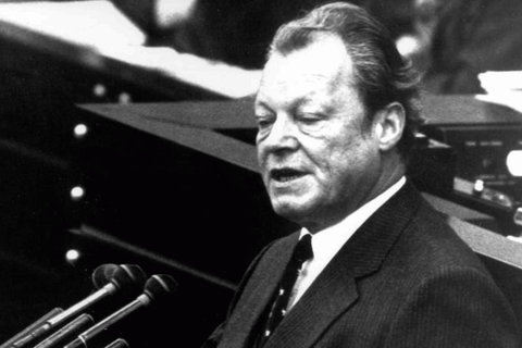 Bundeskanzler, die die Vertrauensfrage stellten und Olaf Scholz