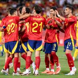 Trainer Luis de la Fuente zeigte sich nach den letzten Testspielen – 5:0 gegen Andorra und 5:1 gegen Nordirland – "sehr zufrieden". Das spanische Kollektiv funktioniert reibungslos. Mit Dani Carvajal und Nacho (Abwehr), Rodri (defensives Mittelfeld), Pedri, Fernan Torres, Dani Olmo, Joselu und Kapitän Alvaro Morata (Offensive) verfügt Spanien über sehr viel Qualität, nicht zu vergessen Außenverteidiger Alejandro Grimaldo, der in Leverkusen eine überragende Saison spielte. Das Problem: Spanien hat die schwerste Vorrunden-Gruppe erwischt. Dort treffen sie auf Kroatien und Titelverteidiger Italien. Andererseits: Die vier besten Gruppendritten (von sechs) kommen in die K.o.-Runde, das erleichtert das Erreichen des Achtelfinales. Mit den Spaniern ist zu rechnen.