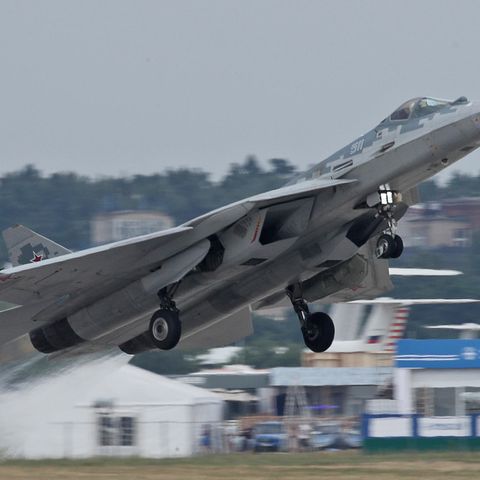 Su-57 auf einer Flugshow bei Mokau