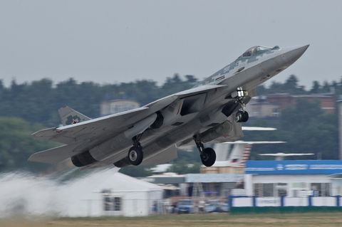Su-57 auf einer Flugshow bei Mokau