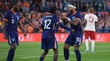 Die Niederlande sind schwer einzuschätzen. Gegen Frankreich kassierten sie in der EM-Qualifikation zwei klare Niederlagen, auch gegen die DFB-Elf verlor Oranje im Frühjahr. Der so wichtige Mittelfeldstratege  Frenkie de Jong war zuletzt lange am Knöchel verletzt und ist gerade erst wieder fit geworden. Dafür gewann Oranje zuletzt im Testspiel souverän gegen Kanada, was zu viel Euphorie führte. Allerdings ist Kanada auch kein hochklassiger Gegner gewesen. Besonders der Leverkusener Jeremie Frimpong brillierte und ist nun der große Hoffnungsträger. Positiv für Bondscoach Ronald Koeman ist zudem, dass Routinier Memphis Depay rechtzeitig fit zu sein scheint. Hinzu kommen die Innenverteidiger Vigil van Dijk (Kapitän) und Bayern-Verteidiger Matthijs de Ligt, die zu den besten ihres Fachs gehören. Die Niederlande gehören aber höchsten zum erweiterten Kreis der Favoriten.