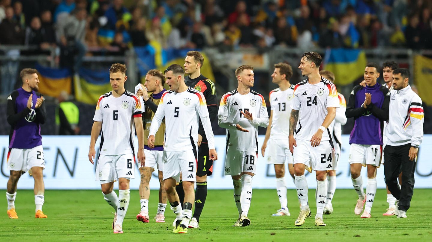 Deutschland "Wir können Großes erreichen. Wir werden alles Menschenmögliche tun, um den Titel zu gewinnen", betonte Bundestrainer Julian Nagelsmann am Wochenende erneut, als die Nationalspieler die letzten freien Tage zu Hause genossen. Wie realistisch das Ziel ist, kann niemand sagen. Zuletzt erlebte das Team im Testspiel gegen Griechenland teilweise einen Rückfall in alte Zeiten. Es war anfällig bei Kontern, entwickelte kaum Torgefahr und wirkte verunsichert. Dennoch gelang mit einer Steigerung in der zweiten Halbzeit ein Sieg. Ein Vorteil für die Gastgeber-Mannschaft ist, dass die Vorrundengruppe nicht die schwerste ist. Die Gegner lauten Schottland, Ungarn und Schweiz. Angesichts der Tatsache, dass sich die vier besten Gruppendritten für das Achtelfinale qualifizieren, erscheint ein frühes Aus wenig wahrscheinlich. Wenn die deutsche Elf in den K.o-Spielen ähnlich stark wie im Frühjahr bei den Siegen gegen Frankreich und die Niederlande auftritt, ist ihr in der Tat einiges zuzutrauen.