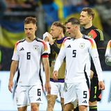 "Wir können Großes erreichen. Wir werden alles Menschenmögliche tun, um den Titel zu gewinnen", betonte Bundestrainer Julian Nagelsmann am Wochenende erneut, als die Nationalspieler die letzten freien Tage zu Hause genossen. Wie realistisch das Ziel ist, kann niemand sagen. Zuletzt erlebte das Team im Testspiel gegen Griechenland teilweise einen Rückfall in alte Zeiten. Es war anfällig bei Kontern, entwickelte kaum Torgefahr und wirkte verunsichert. Dennoch gelang mit einer Steigerung in der zweiten Halbzeit ein Sieg. Ein Vorteil für die Gastgeber-Mannschaft ist, dass die Vorrundengruppe nicht die schwerste ist. Die Gegner lauten Schottland, Ungarn und Schweiz. Angesichts der Tatsache, dass sich die vier besten Gruppendritten für das Achtelfinale qualifizieren, erscheint ein frühes Aus wenig wahrscheinlich. Wenn die deutsche Elf in den K.o-Spielen ähnlich stark wie im Frühjahr bei den Siegen gegen Frankreich und die Niederlande auftritt, ist ihr in der Tat einiges zuzutrauen.