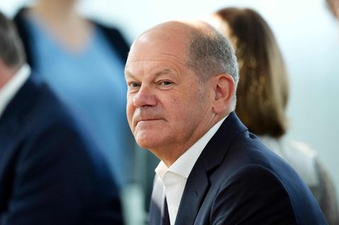 Olaf Scholz in Sakko und Hemd