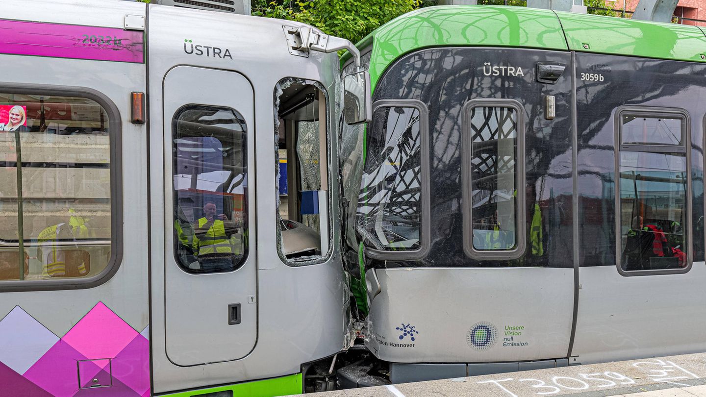 Hannover: Bei einem Stadtbahn-Unfall sind zwei Bahnen zusammengestoßen