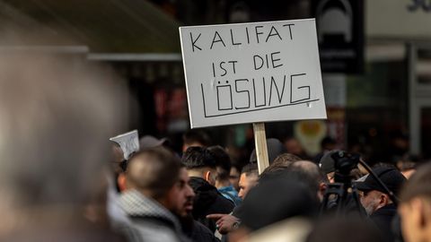 Bei einer islamistischen Kundgebung in Hamburg im Mai riefen die Teilnehmer nach einem Kalifat