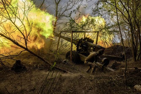 Artilleriegeschütz in der Ukraine
