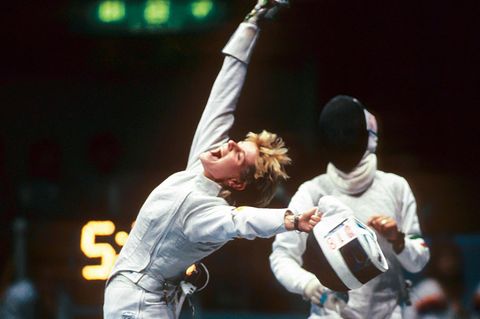 Anja Fichtel 1988, wie sie über einen Sieg beim Fechten jubelt