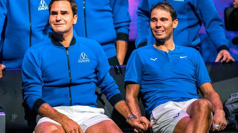 Roger Federer und Rafael Nadal halten Händchen und weinen