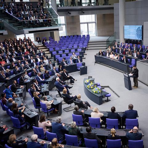 Der Rede des ukrainischen Präsidenten Selenskyj blieben Politiker der AfD und des BSW fern