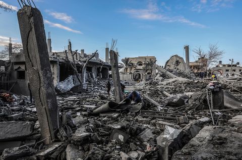 Nach israelischen Luftangriffen sind von vielen Städten in Gaza nur noch Ruinen übrig geblieben