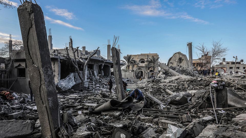Nach israelischen Luftangriffen sind von vielen Städten in Gaza nur noch Ruinen übrig geblieben
