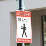 Verkehrsschild Schild Kellner