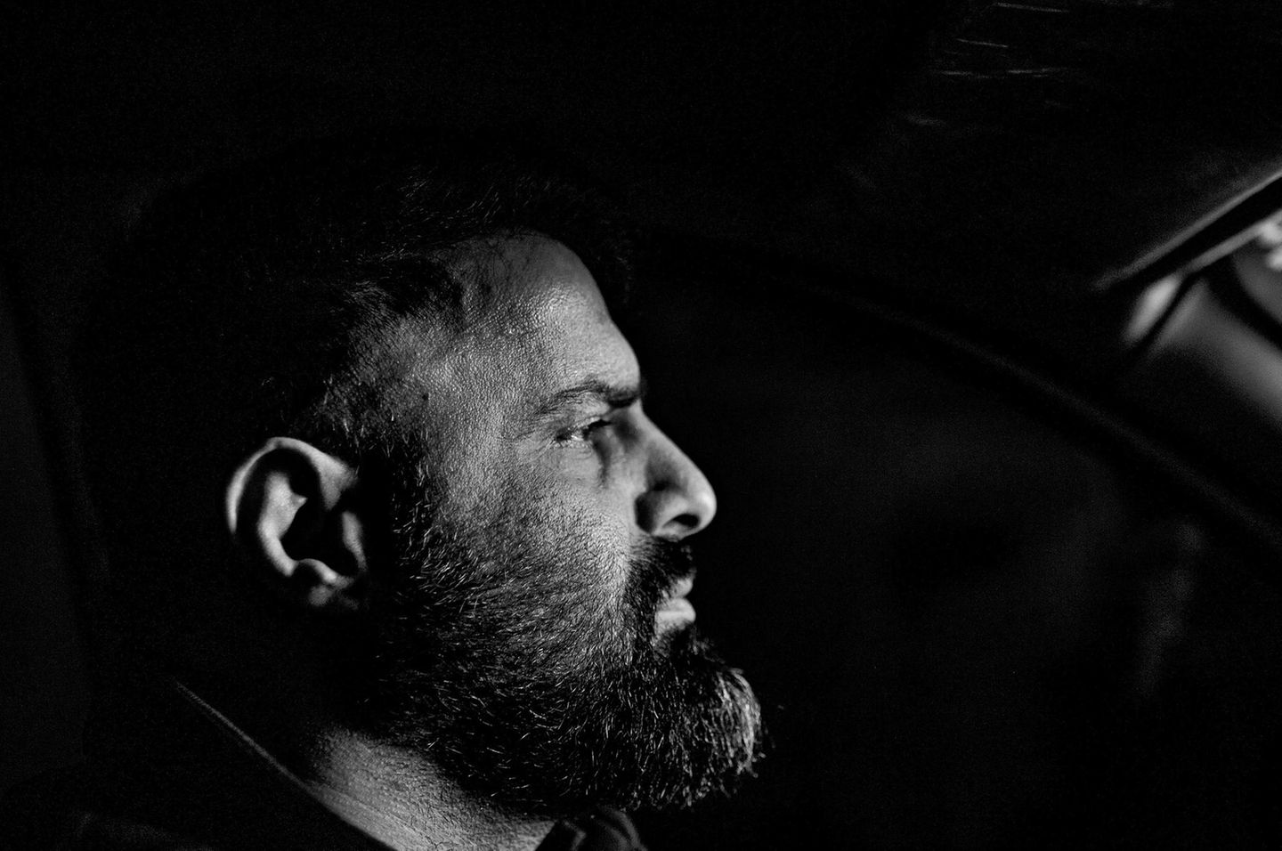Javad Porträt von Javads Gesicht, von der rechten Seite fotografiert