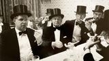Foto von Volker Krämer: Ein Männerclub mit Zylinder