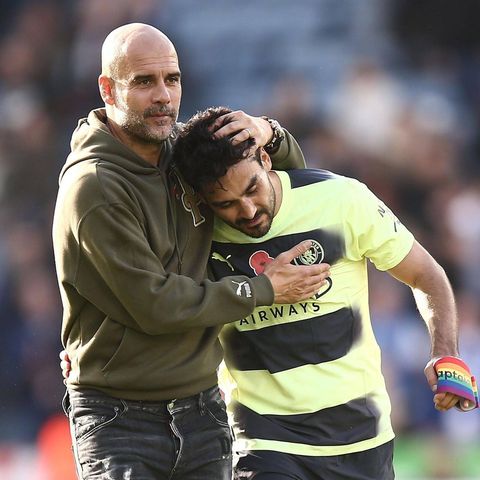 Pep Guardiola umarmt Ilkay Gündoğan nach einem Spiel im Oktober 2022