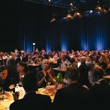 Zur Verleihung des stern-Preises kamen etliche geladene Gäste, darunter natürlich auch viele der nominierten Journalistinnen und Journalisten, in die Kampnagel Internationale Kulturfabrik in Hamburg.