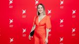 stern-TV Gesicht Sophia Maier hat sich sogar farblich dem stern-Preis angenähert